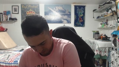 karlo_foryou live cam on Cam4