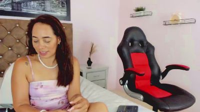 karol_deny live cam on Cam4