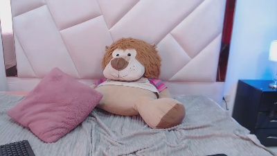 karolinehot live cam on Cam4