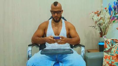 karymmusclets31 live cam on Cam4