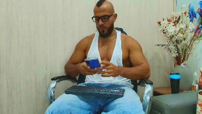 karymmusclets31 live cam on Cam4