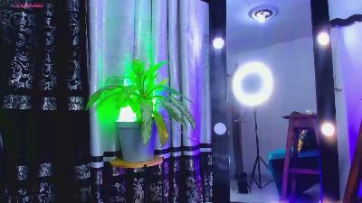 katiee1 live cam on Cam4