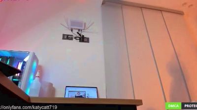 katycattbigcock live cam on Cam4