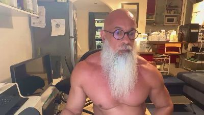 kdenmuscle34 live cam on Cam4