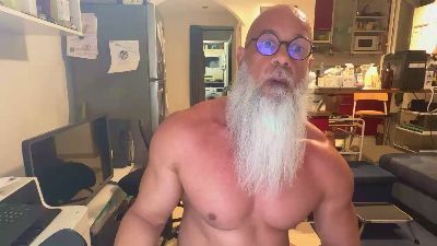 kdenmuscle34 live cam on Cam4