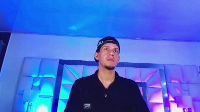 kevin__fox_ live cam on Cam4
