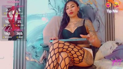khiara_moretti live cam on Cam4