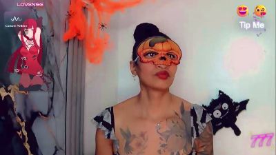 khiara_moretti live cam on Cam4