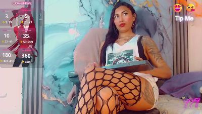 khiara_moretti live cam on Cam4