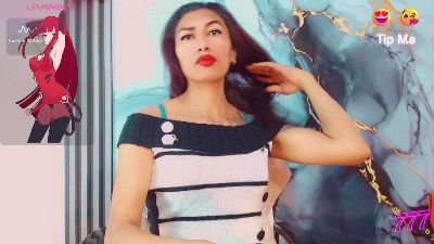khiara_moretti live cam on Cam4