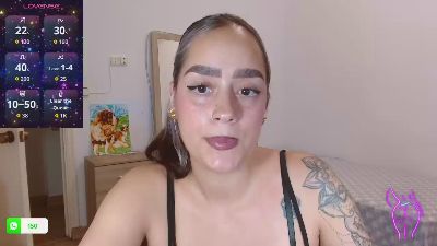khloeMoon live cam on Cam4