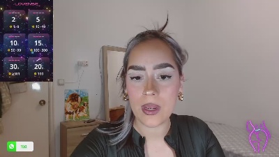 khloeMoon live cam on Cam4