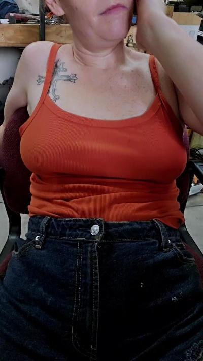 kiahismyhero live cam on Cam4