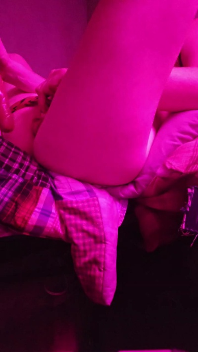 kiahismyhero live cam on Cam4