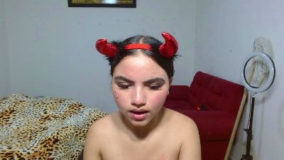 kimmyfuckass live cam on Cam4
