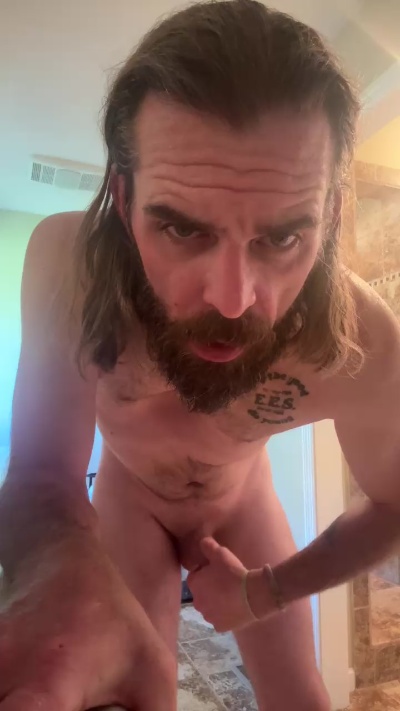 kingthrobert0 live cam on Cam4