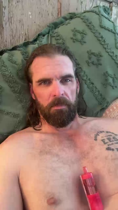kingthrobert0 live cam on Cam4