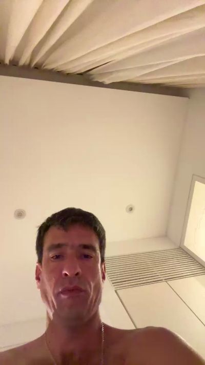 kinkybsas live cam on Cam4