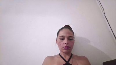 kiradessire01 live cam on Cam4