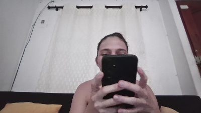 kiradessire01 live cam on Cam4
