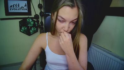kiss_Emilly live cam on Cam4