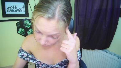 kiss_Emilly live cam on Cam4