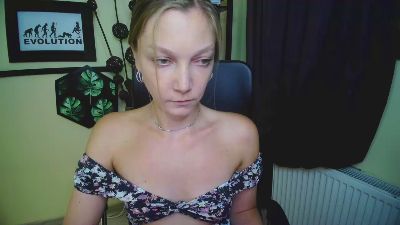 kiss_Emilly live cam on Cam4