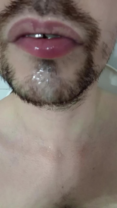 kisses1998 live cam on Cam4