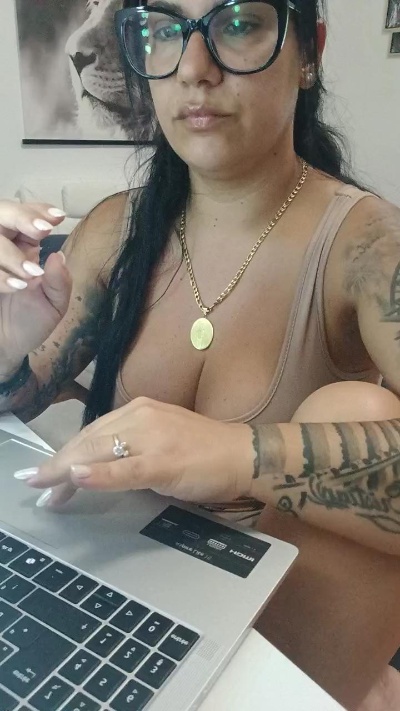 klaudiafr3 live cam on Cam4