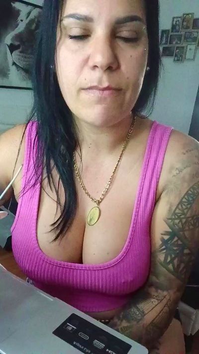 klaudiafr3 live cam on Cam4