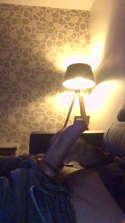 kris69005 live cam on Cam4