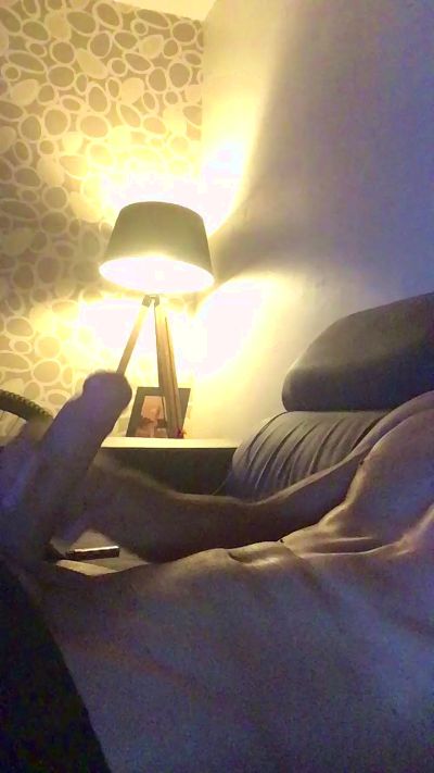 kris69005 live cam on Cam4