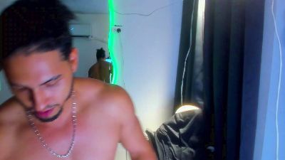 kris_khalifahot live cam on Cam4