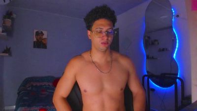 kris_khalifahot live cam on Cam4