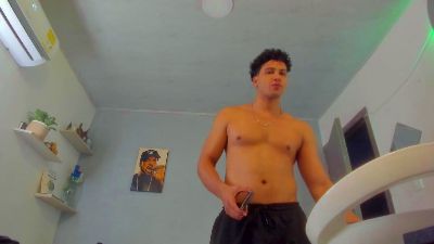 kris_khalifahot live cam on Cam4