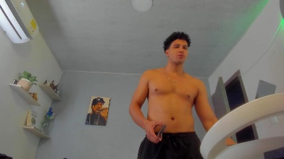 kris_khalifahot live cam on Cam4