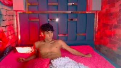 krish_ruselly7 live cam on Cam4