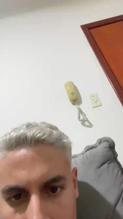 kromimota live cam on Cam4