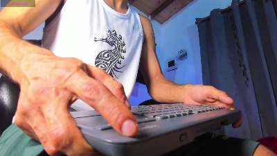 kuzzco live cam on Cam4