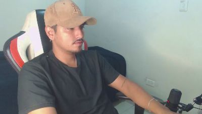 kylian_07 live cam on Cam4