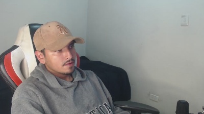 kylian_07 live cam on Cam4