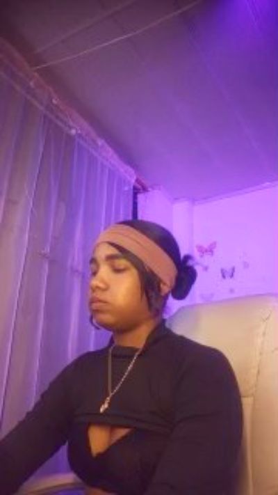 labonita4 live cam on Cam4