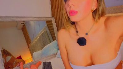 laiamilf live cam on Cam4