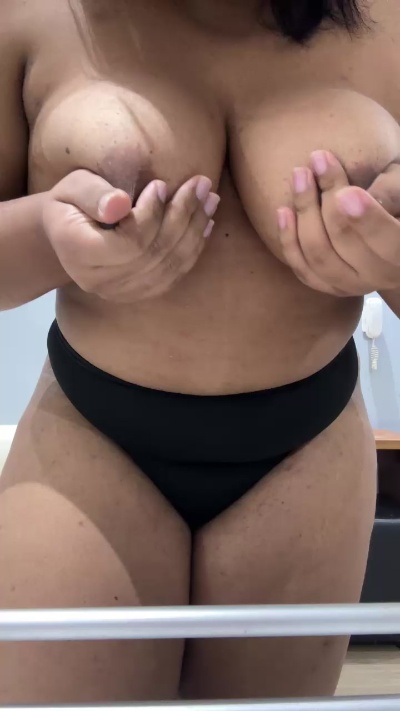 laisfonseca live cam on Cam4