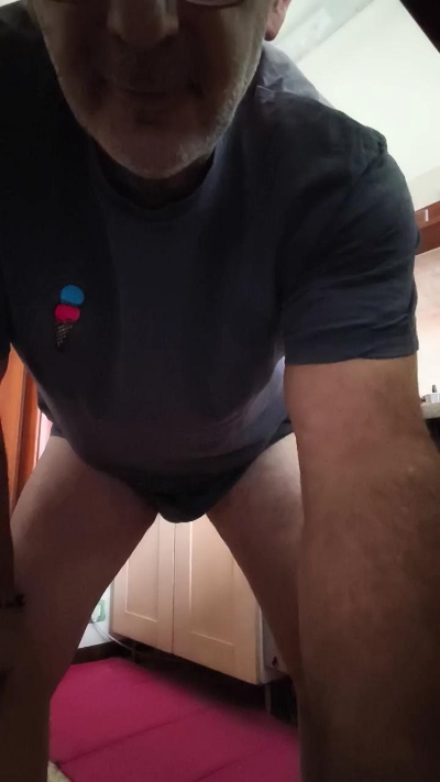 laky52large live cam on Cam4