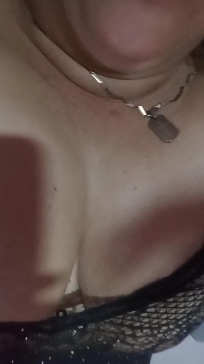 lalinda60 live cam on Cam4