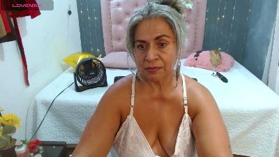 lalisha_96 live cam on Cam4