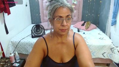 lalisha_96 live cam on Cam4