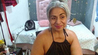lalisha_96 live cam on Cam4