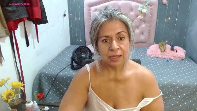lalisha_96 live cam on Cam4